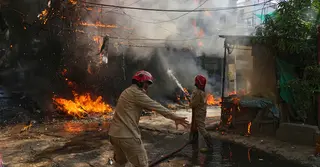 দিল্লির হোটেলে অগ্নিকাণ্ড; চিকিৎসাধীন অবস্থায় বাংলাদেশি নারীর মৃত্যু